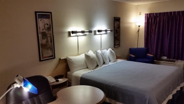 Days Inn by Wyndham Buena Park image 11