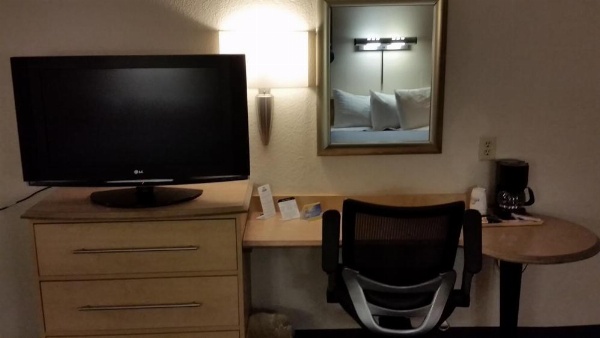 Days Inn by Wyndham Buena Park image 15