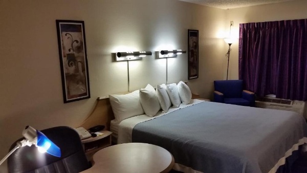 Days Inn by Wyndham Buena Park image 9